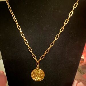 Elegant Gold Chain Necklace round pendant